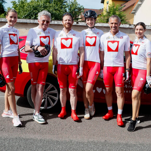 Exclusif - Amandine Petit (miss France 2021), Nelson Monfort, Philippe Lelièvre, Caroline Podlewski, Paul Belmondo, Candice Pascal - Les personnalités se préparent à quelques instants du départ de l'étape du coeur de l'association Mécénat Chirurgie Cardiaque "MCC" lors du Tour de France 2024 à Nuits-Saint-Georges, France, le 5 juillet 2024. © Christophe Clovis/Bestimage