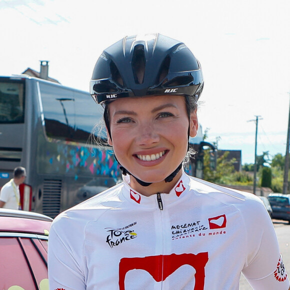Exclusif - Amandine Petit (miss France 2021) - Les personnalités se préparent à quelques instants du départ de l'étape du coeur de l'association Mécénat Chirurgie Cardiaque "MCC" lors du Tour de France 2024 à Nuits-Saint-Georges, France, le 5 juillet 2024. © Christophe Clovis/Bestimage
