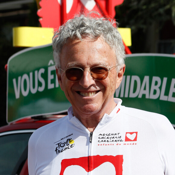 Il y avait également le journaliste sportif, Nelson Monfort
 
Exclusif - Nelson Monfort - Les personnalités se préparent à quelques instants du départ de l'étape du coeur de l'association Mécénat Chirurgie Cardiaque "MCC" lors du Tour de France 2024 à Nuits-Saint-Georges, France, le 5 juillet 2024. © Christophe Clovis/Bestimage