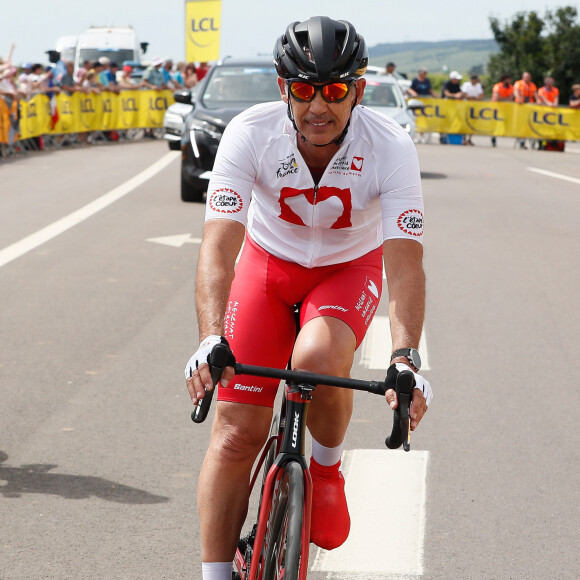 Exclusif - Paul Belmondo - Etape du coeur de l'association Mécénat Chirurgie Cardiaque "MCC" lors du Tour de France 2024 entre Nuits-Saint-Georges et Gevrey-Chambertin, France, le 5 juillet 2024 © Christophe Clovis/Bestimage 