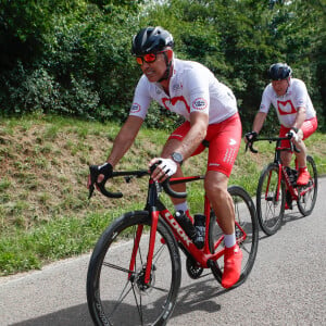 Exclusif - Paul Belmondo - Etape du coeur de l'association Mécénat Chirurgie Cardiaque "MCC" lors du Tour de France 2024 entre Nuits-Saint-Georges et Gevrey-Chambertin, France, le 5 juillet 2024 © Christophe Clovis/Bestimage 