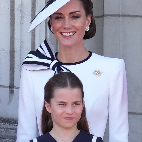 Catherine Kate Middleton, princesse de Galles, la princesse Charlotte - Les membres de la famille royale britannique au balcon du Palais de Buckingham lors de la parade militaire "Trooping the Colour" à Londres le 15 juin 2024 © Julien Burton / Bestimage 