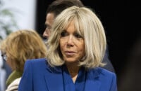 Brigitte Macron : Son tailleur ton sur ton, un look bien travaillé aux côtés d'Emmanuel Macron, regard inquiet