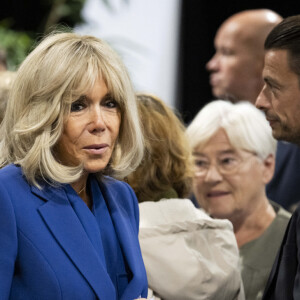 Brigitte Macron était vêtue pour l'occasion d'un magnifique tailleur bleu
Emmanuel Macron, président de la République Française, et la Première dame Brigitte Macron, votent pour le deuxième tour des élections législatives au Touquet, le 7 juillet 2024. © Eliot Blondet/Pool/Bestimage 