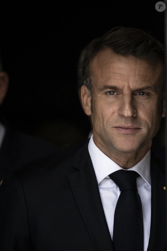 Emmanuel Macron, président de la République Française, et la Première dame Brigitte Macron, à la sortie du bureau de vote lors du deuxième tour des élections législatives au Touquet, ke 7 juillet 2024. © Eliot Blondet/Pool/Bestimage