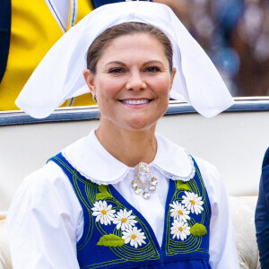 Princesse héritière de Suède, Victoria a été victime de troubles alimentaires graves lorsqu'elle était plus jeune.
La princesse Victoria - La famille royale de Suède lors de la parade pour la Fête Nationale à Stockholm.