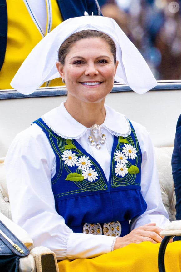 Princesse héritière de Suède, Victoria a été victime de troubles alimentaires graves lorsqu'elle était plus jeune.
La princesse Victoria - La famille royale de Suède lors de la parade pour la Fête Nationale à Stockholm.