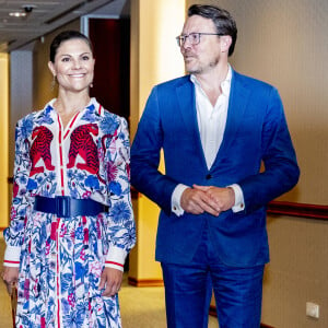 La princesse Victoria de Suède, en voyage aux Pays-Bas, et le prince Constantijn des Pays-Bas participent à la conférence du 60 ème anniversaire de la Chambre de commerce suédoise et au Sommet suédo-néerlandais sur l'innovation et la durabilité à Amsterdam, le 7 juin 2022. 