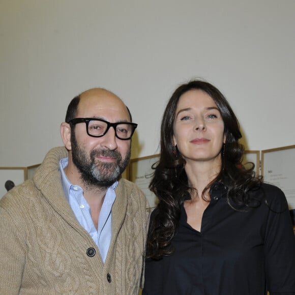 Le fils de l'acteur est issu de sa relation avec son ex-femme Emmanuelle Cosso
Kad Merad et sa femme Emmanuelle Cosso Merad - Vernissage de l'exposition d'Emmanuelle Cosso Merad et de Pierre-Marie Brisson a l'Atelier-galerie Clot a Paris le 6 Decembre 2012.