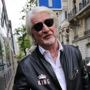 Liée à l'actualité politique.
Patrick Sébastien - Les participants de l'émission "Les Grosses Têtes" à la sortie des studios RTL à Paris. Le 27 avril 2023 © Jonathan Rebboah / Panoramic / Bestimage 