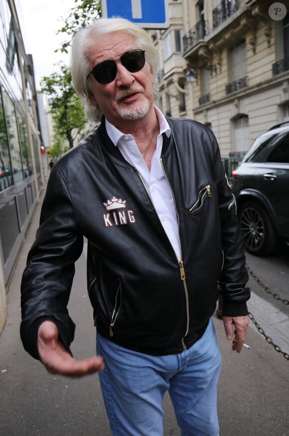 Liée à l'actualité politique.
Patrick Sébastien - Les participants de l'émission "Les Grosses Têtes" à la sortie des studios RTL à Paris. Le 27 avril 2023 © Jonathan Rebboah / Panoramic / Bestimage 