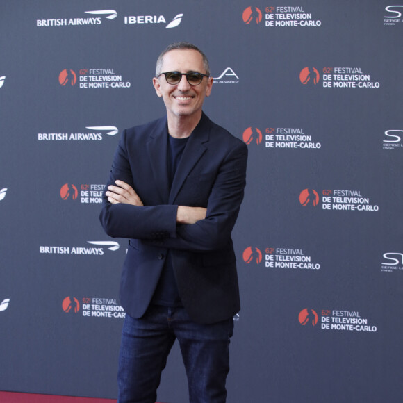 Gad Elmaleh sur le tapis rouge du photocall de la cérémonie d'ouverture du 62ème Festival de Télévision de Monte-Carlo, à Monaco, le 16 juin 2023. © Denis Guignebourg/BestImage 