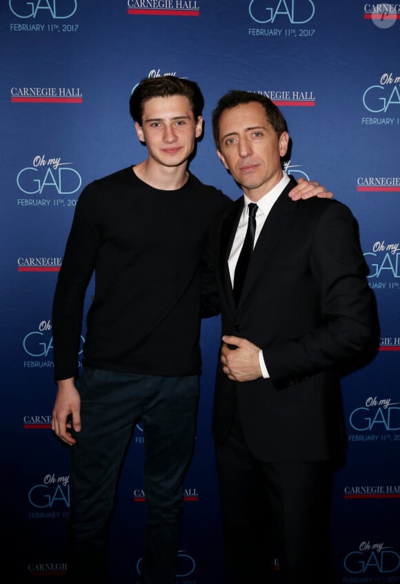 Exclusif - Gad Elmaleh avec son fils Noé lors du photocall du spectacle de Gad Elmaleh "Oh My Gad" au "Carnegie Hall" à New York, le 11 février 2017. © Dominique Jacovides/Bestimage