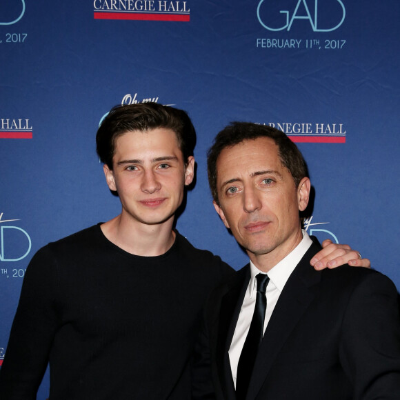 Exclusif - Gad Elmaleh avec son fils Noé lors du photocall du spectacle de Gad Elmaleh "Oh My Gad" au "Carnegie Hall" à New York, le 11 février 2017. © Dominique Jacovides/Bestimage