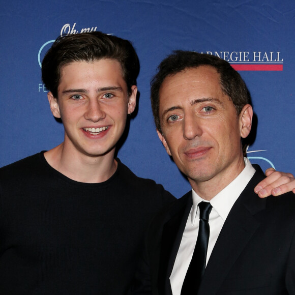 Gad Elmaleh est l'heureux papa de deux garçons, Noé et Raphaël. 
Exclusif - Gad Elmaleh avec son fils Noé lors du photocall du spectacle de Gad Elmaleh "Oh My Gad" au "Carnegie Hall" à New York. © Dominique Jacovides/Bestimage