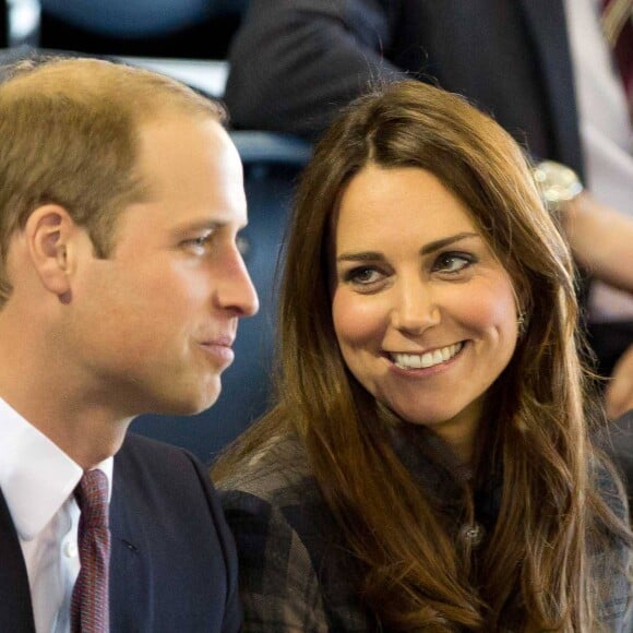 Le prince William et sa femme Kate (Catherine) Middleton enceinte visitent le stade Emirates Arena ou vont se dérouler les jeux "Glasgow Commonwealth" 2014 a Glasgow, Scotland, le 4 avril 2013.