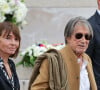 "Sylvie a fait venir les pompiers. Sinon, je serais resté crever", poursuit-il
 
Jacques Dutronc et sa compagne Sylvie Duval - Sortie des obsèques de l'auteure-compositrice-interprète et actrice française Françoise Hardy au crématorium du cimetière du Père-Lachaise à Paris, France, le 20 juin 2024. © Jacovides-Moreau/Bestimage