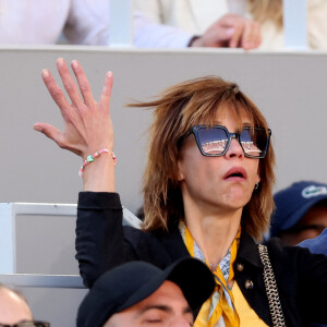 Sophie Marceau, Djanis Bouzyani - Célébrités dans les tribunes de la finale homme des Internationaux de France de tennis de Roland Garros 2024 à Paris le 9 juin 2024. © Jacovides-Moreau/Bestimage 