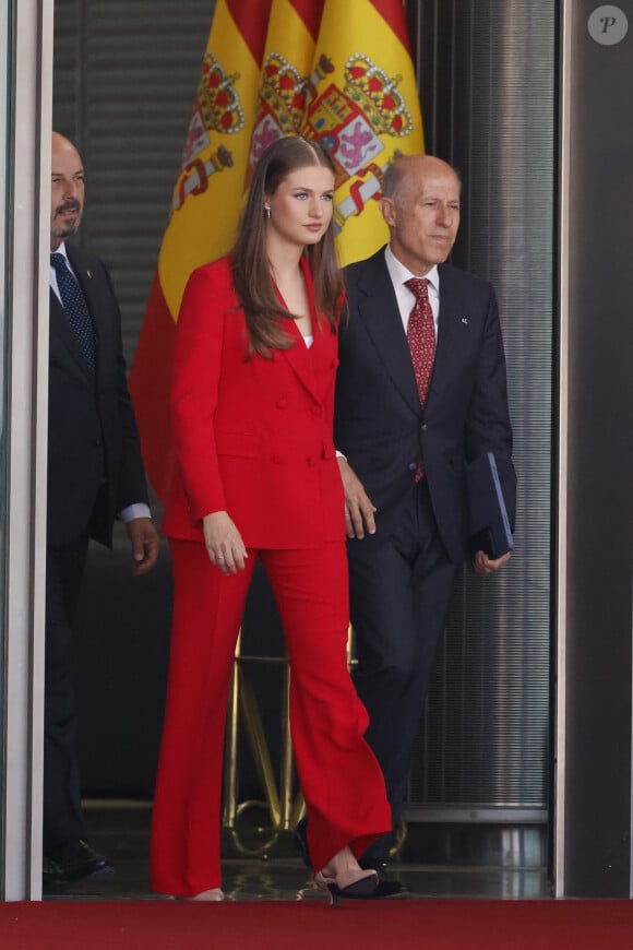 La princesse Leonor d'Espagne à son arrivée à l'aéroport de Madrid, à l'occasion de son premier voyage officiel, seule, au Portugal. Le 12 juillet 2024 