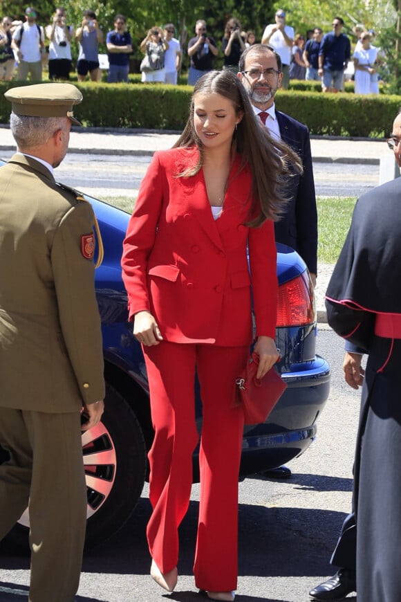 La princesse Leonor à son arrivée au monastère des Hiéronymites à Lisbonne pour sa visite officielle au Portugal, le 12 juillet 2024. © Manuel Pinilla Cruces/Europa Press/Bestimage 