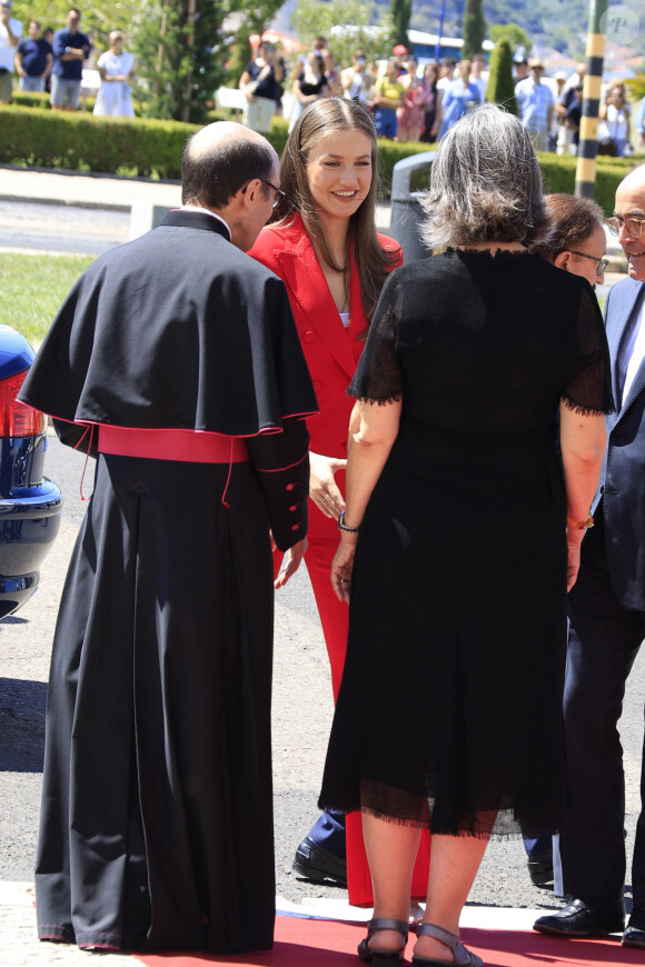 La princesse Leonor à son arrivée au monastère des Hiéronymites à Lisbonne pour sa visite officielle au Portugal, le 12 juillet 2024. © Manuel Pinilla Cruces/Europa Press/Bestimage 