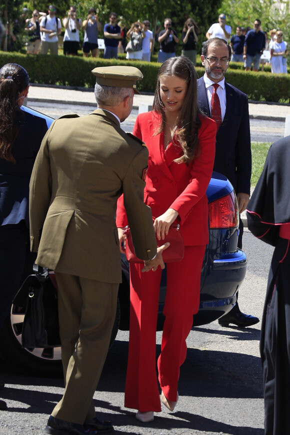 La princesse Leonor à son arrivée au monastère des Hiéronymites à Lisbonne pour sa visite officielle au Portugal, le 12 juillet 2024. © Manuel Pinilla Cruces/Europa Press/Bestimage 