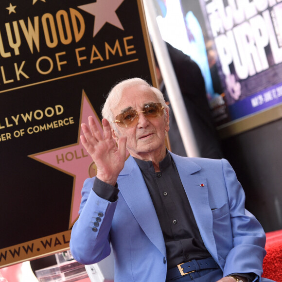 Charles Aznavour honoré d'une étoile sur le Hollywood Walk of Fame à côté du Pantages Theatre, le 24 août 2017 à Los Angeles. Lionel Hahn/AABACAPRESS.COM