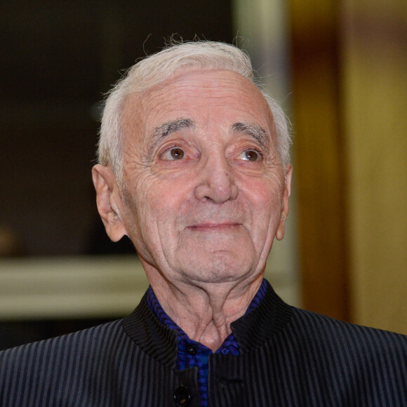 Il y a bientôt six ans, Charles Aznavour nous quittait brutalement à l'âge de 94 ans.
Charles Aznavour assistant à la 157e vente aux enchères de vins de charité aux Hospices de Beaune. Julien Reynaud/APS-Medias/ABACAPRESS.COM