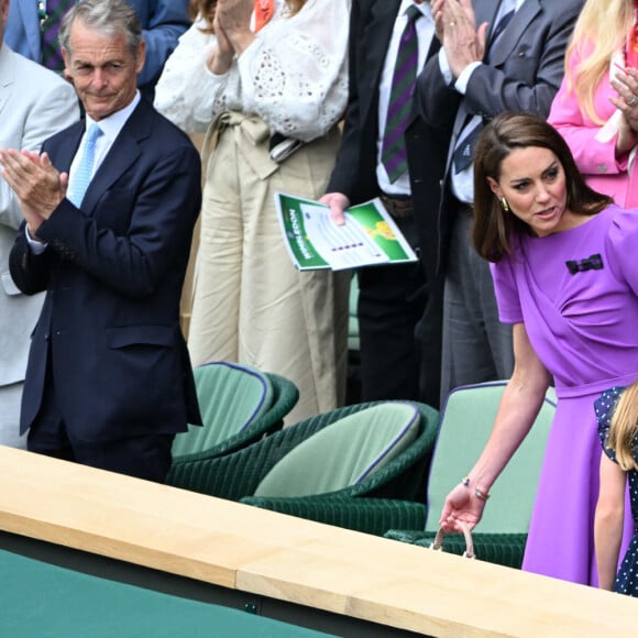 Catherine (Kate) Middleton avec la princesse Charlotte et Pippa Middleton dans les tribunes de la finale du tournoi de Wimbledon 2024, le 14 juillet 2024. 