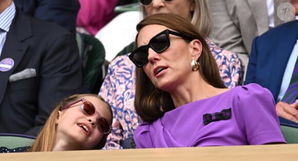 Catherine (Kate) Middleton avec la princesse Charlotte et Pippa Middleton dans les tribunes de la finale du tournoi de Wimbledon 2024, le 14 juillet 2024. 