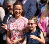 Pippa Middleton était présente avec la princesse Charlotte et Kate Middleton dans les tribunes de Wimbledon
Catherine (Kate) Middleton avec la princesse Charlotte et Pippa Middleton dans les tribunes de la finale du tournoi de Wimbledon