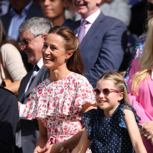 Catherine (Kate) Middleton avec la princesse Charlotte et Pippa Middleton dans les tribunes de la finale du tournoi de Wimbledon 2024, le 14 juillet 2024. 