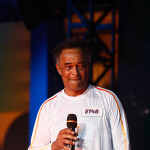 Yannick Noah - Yannick Noah embrase le chaudron olympique sur le plateau du "Concert de Paris" sur le parvis de l'hôtel de ville à Paris le 14 juillet 2024. Le concert était retransmis en direct sur France 2 et sur France Inter. © Christophe Clovis- Pierre Perusseau / Bestimage