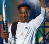 Yannick Noah allume la vasque olympique
 
Yannick Noah - Yannick Noah embrase le chaudron olympique sur le plateau du "Concert de Paris" sur le parvis de l'hôtel de ville à Paris. Le concert était retransmis en direct sur France 2 et sur France Inter. © Christophe Clovis- Pierre Perusseau / Bestimage