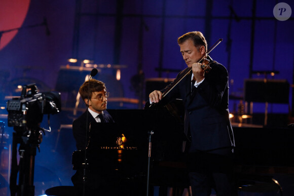 Guillaume Bellom, Renaud Capuçon - "Concert de Paris" sur le parvis de l'hôtel de ville de Paris retransmis en direct sur France 2 et sur France Inter, Paris le 14 juillet 2024. © Christophe Clovis - Pierre Perusseau / Bestimage 