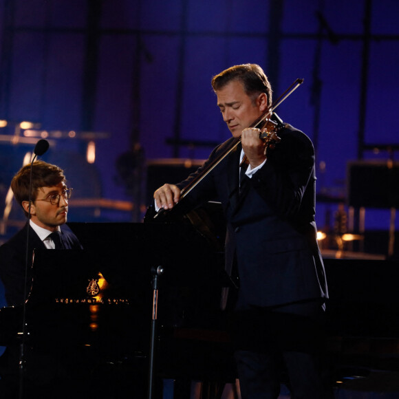 Guillaume Bellom, Renaud Capuçon - "Concert de Paris" sur le parvis de l'hôtel de ville de Paris retransmis en direct sur France 2 et sur France Inter, Paris le 14 juillet 2024. © Christophe Clovis - Pierre Perusseau / Bestimage 