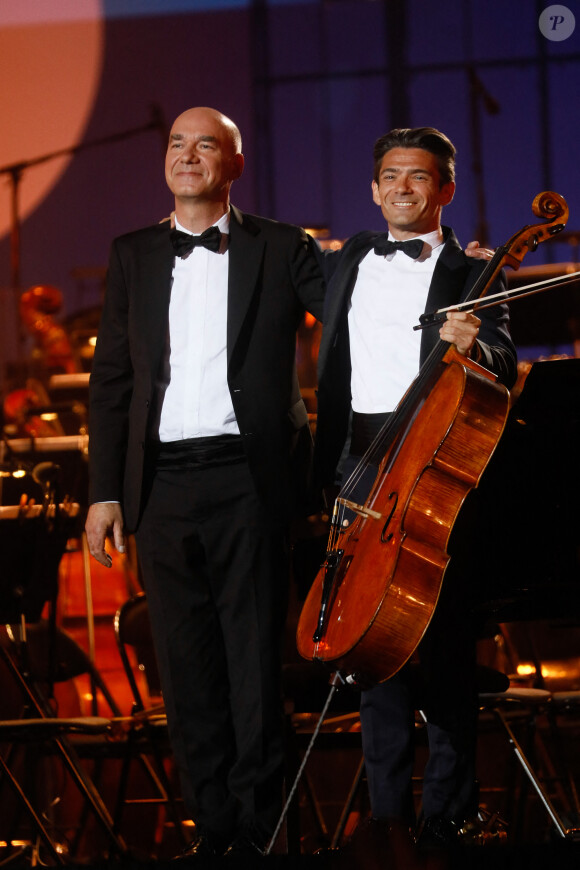 Jérôme Ducros, Gautier Capuçon - "Concert de Paris" sur le parvis de l'hôtel de ville de Paris retransmis en direct sur France 2 et sur France Inter, Paris le 14 juillet 2024. © Christophe Clovis - Pierre Perusseau / Bestimage 