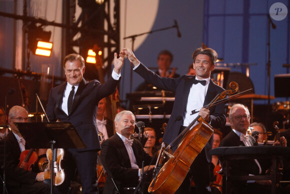 Renaud Capuçon, Gautier Capuçon - "Concert de Paris" sur le parvis de l'hôtel de ville de Paris retransmis en direct sur France 2 et sur France Inter, Paris le 14 juillet 2024. © Christophe Clovis - Pierre Perusseau / Bestimage 