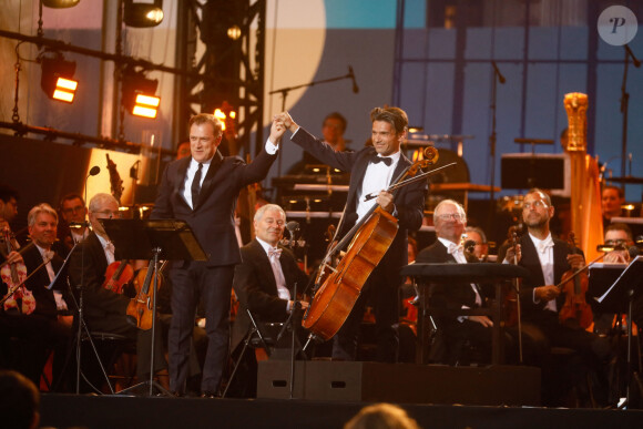 Renaud Capuçon, Gautier Capuçon - "Concert de Paris" sur le parvis de l'hôtel de ville de Paris retransmis en direct sur France 2 et sur France Inter, Paris le 14 juillet 2024. © Christophe Clovis - Pierre Perusseau / Bestimage 