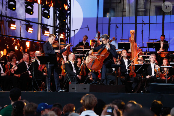 Renaud Capuçon, Gautier Capuçon - "Concert de Paris" sur le parvis de l'hôtel de ville de Paris retransmis en direct sur France 2 et sur France Inter, Paris le 14 juillet 2024. © Christophe Clovis - Pierre Perusseau / Bestimage 