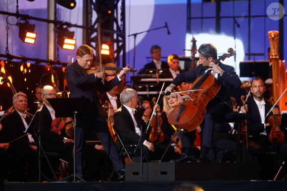 Renaud Capuçon, Gautier Capuçon - "Concert de Paris" sur le parvis de l'hôtel de ville de Paris retransmis en direct sur France 2 et sur France Inter, Paris le 14 juillet 2024. © Christophe Clovis - Pierre Perusseau / Bestimage 