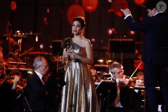 Fatma Saïd - "Concert de Paris" sur le parvis de l'hôtel de ville de Paris retransmis en direct sur France 2 et sur France Inter, Paris le 14 juillet 2024. © Christophe Clovis - Pierre Perusseau / Bestimage  "Concert de Paris" on the forecourt of Paris City Hall broadcast live on France 2 and France Inter, Paris on July 14, 2024. 