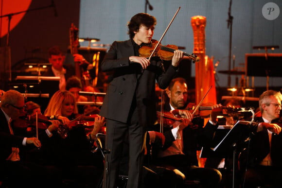 Daniel Lozakovich - "Concert de Paris" sur le parvis de l'hôtel de ville de Paris retransmis en direct sur France 2 et sur France Inter, Paris le 14 juillet 2024. © Christophe Clovis - Pierre Perusseau / Bestimage  "Concert de Paris" on the forecourt of Paris City Hall broadcast live on France 2 and France Inter, Paris on July 14, 2024. 