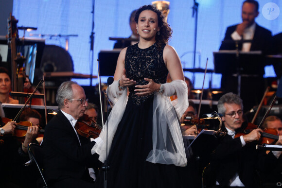 Adèle Charvet - "Concert de Paris" sur le parvis de l'hôtel de ville de Paris retransmis en direct sur France 2 et sur France Inter, Paris le 14 juillet 2024. © Christophe Clovis - Pierre Perusseau / Bestimage "Concert de Paris" on the forecourt of Paris City Hall broadcast live on France 2 and France Inter, Paris on July 14, 2024.