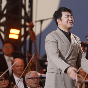 Lang Lang - "Concert de Paris" sur le parvis de l'hôtel de ville de Paris retransmis en direct sur France 2 et sur France Inter, Paris le 14 juillet 2024. © Christophe Clovis - Pierre Perusseau / Bestimage  "Concert de Paris" on the forecourt of Paris City Hall broadcast live on France 2 and France Inter, Paris on July 14, 2024. 