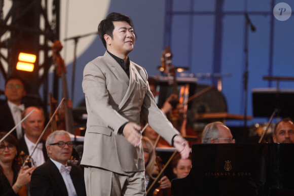 Lang Lang - "Concert de Paris" sur le parvis de l'hôtel de ville de Paris retransmis en direct sur France 2 et sur France Inter, Paris le 14 juillet 2024. © Christophe Clovis - Pierre Perusseau / Bestimage "Concert de Paris" on the forecourt of Paris City Hall broadcast live on France 2 and France Inter, Paris on July 14, 2024.