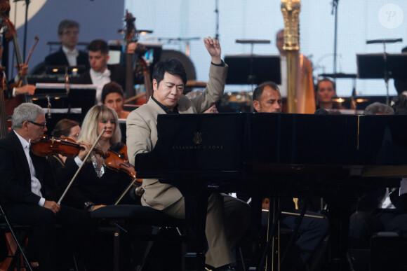 Lang Lang - "Concert de Paris" sur le parvis de l'hôtel de ville de Paris retransmis en direct sur France 2 et sur France Inter, Paris le 14 juillet 2024. © Christophe Clovis - Pierre Perusseau / Bestimage "Concert de Paris" on the forecourt of Paris City Hall broadcast live on France 2 and France Inter, Paris on July 14, 2024.
