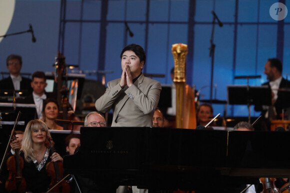 Lang Lang - "Concert de Paris" sur le parvis de l'hôtel de ville de Paris retransmis en direct sur France 2 et sur France Inter, Paris le 14 juillet 2024. © Christophe Clovis - Pierre Perusseau / Bestimage "Concert de Paris" on the forecourt of Paris City Hall broadcast live on France 2 and France Inter, Paris on July 14, 2024.
