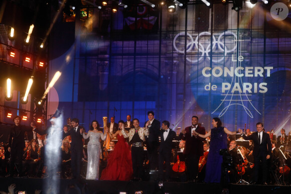 Le grand concert de Paris sur le parvis de l'hotel de ville de Paris, France, le 14 juillet 2024. - "Concert de Paris" sur le parvis de l'hôtel de ville de Paris retransmis en direct sur France 2 et sur France Inter, Paris le 14 juillet 2024. © Christophe Clovis - Pierre Perusseau / Bestimage  "Concert de Paris" on the forecourt of Paris City Hall broadcast live on France 2 and France Inter, Paris on July 14, 2024. 