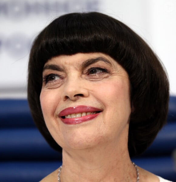 La chanteuse française Mireille Mathieu arrive pour une conférence de presse dans les bureaux de l'agence de presse TASS. Mireille Mathieu a été invitée en tant qu'invitée d'honneur au prochain festival international de musique militaire, 2015 Spasskaya Tower, et participera à l'événement à Moscou le 2 septembre 2015. Photo par Alexander Shcherbak/TASS/ABACAPRESS.COM